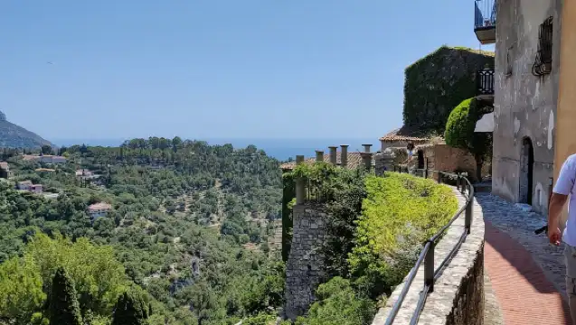 Èze: Walking Tour with a Certified Local Guide