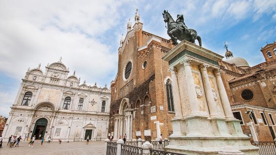 Venecia: Recorrido a pie y paseo en góndola