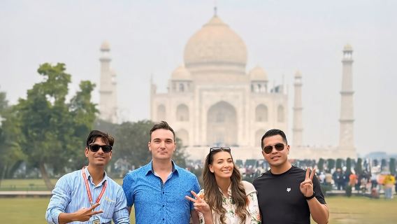 ทัวร์ส่วนตัวทัชมาฮาลและอักราด้วยรถยนต์จากเดลีพร้อมอาหารกลางวันระดับ 5 ดาว