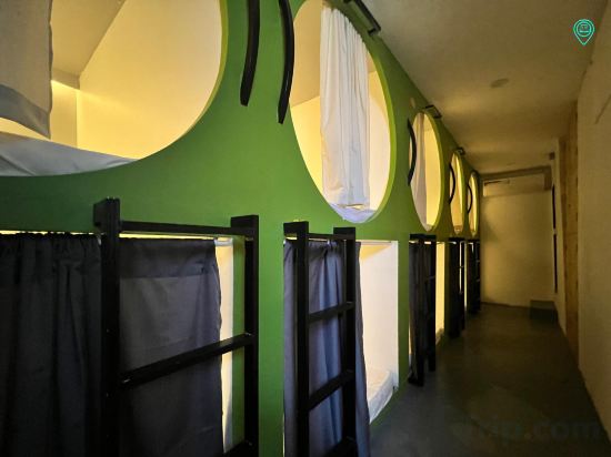 Central Pod Capsule Hostel - Tap to explore photos