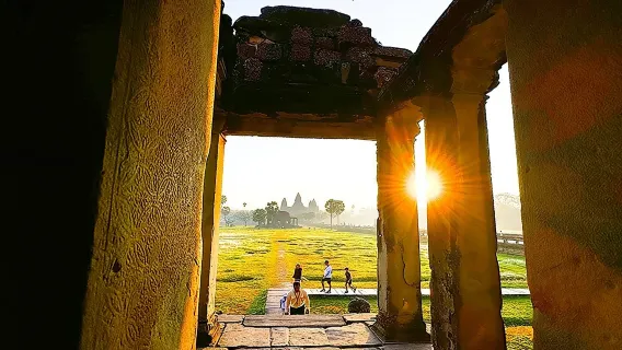 Tour all'alba di Angkor Wat per piccoli gruppi con guida