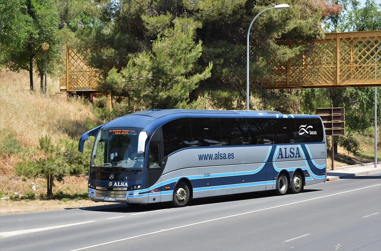 Madrid round-trip bus ticket to Old Town of Toledo (full-day open ticket valid on the same day)