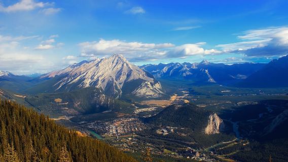 Calgary: Banff Top 5 Lakes Tour with Banff Town Visit