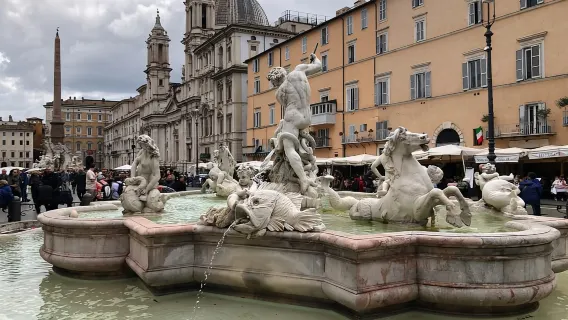 Roma: tour guidato a piedi delle piazze storiche