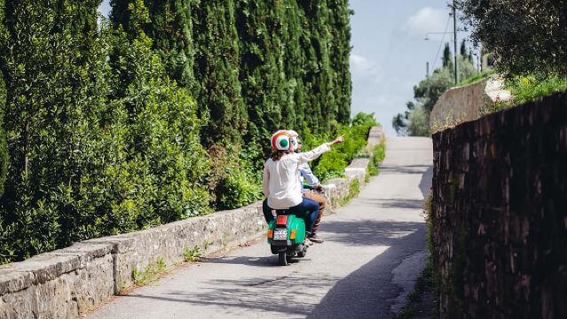 ทัวร์สกู๊ตเตอร์เวสป้าในฟลอเรนซ์: ชมทิวเขาทัสคานีและลิ้มรสอาหารอิตาเลียน