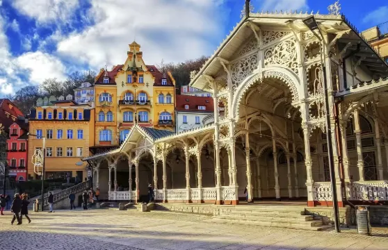 布拉格來回：卡羅維發利和戴安娜瞭望塔拼團遊