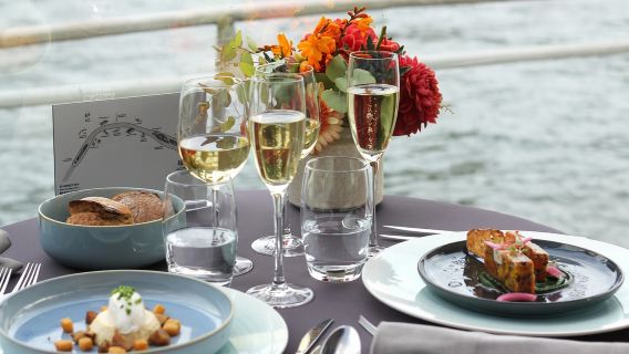 Paris: 3-Course-Dinner Cruise with Wine on the Seine River