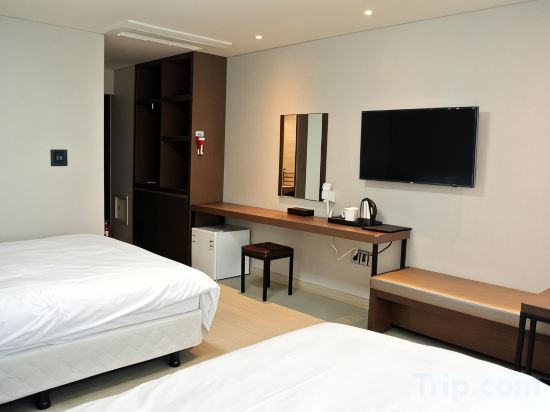 Jeju Noblesse Tourist Hotel - Tap to explore photos