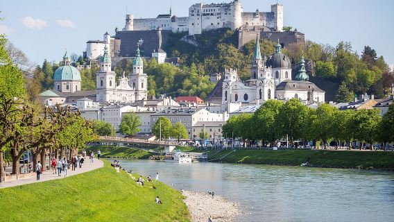 Mozartkonzert und Abendessen oder VIP-Abendessen in der Festung Salzburg mit Flussfahrt