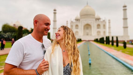 Tour di lusso di 1 giorno al Taj Mahal all'alba in auto privata