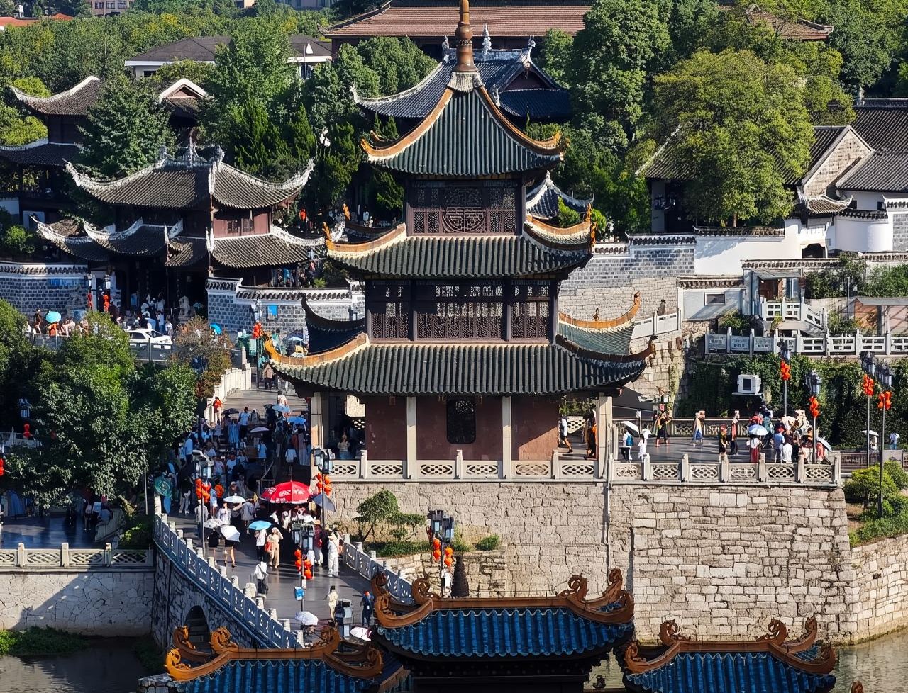 貴陽:多言語対応貸切チャーター日帰りツアー|観光地は【中国語、英語、ロシア語、フランス語、ドイツ語、イタリア語、スペイン語】に対応可能#