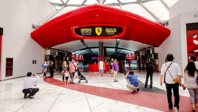 Tour privado por la ciudad de Abu Dabi con recogida desde Dubái o Abu Dabi