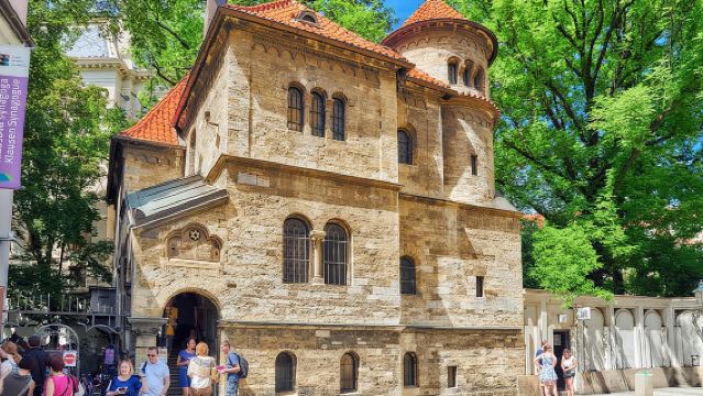 Prague Guided Walking Tour and Cruise with Authentic Czech Lunch