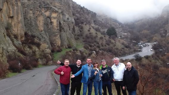 Tour di gruppo: Garni, Sinfonia degli Stones, Geghard, Cottura del Lavash