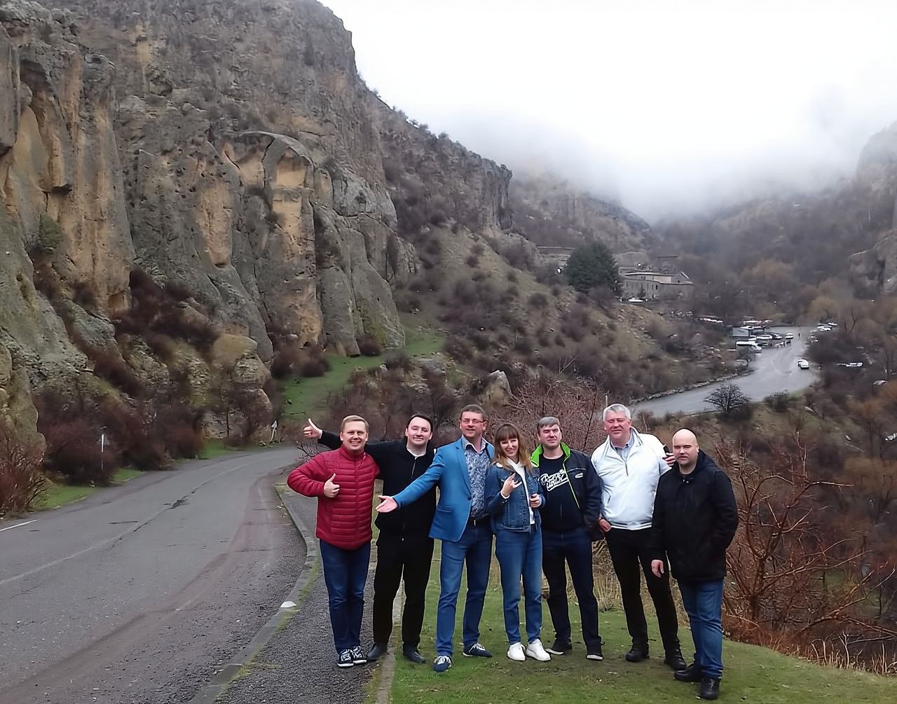 Visita en grupo: Garni, Sinfonía de los Stones, Geghard, Horneado de Lavash