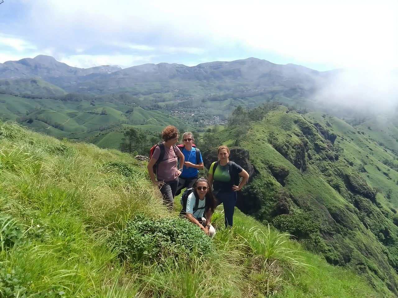 Munnar: Avventura di trekking all'alba con colazione
