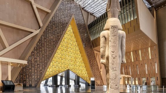 カイロ ピラミッドと大エジプト博物館の8時間プライベートツアー