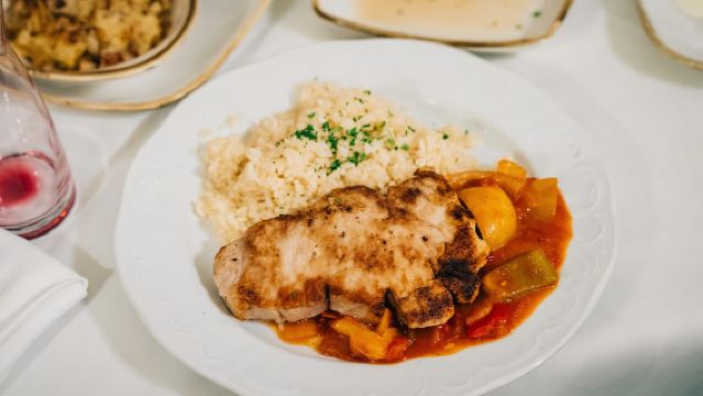 Vienna Food Tour: Dishes, Wine, Street Food & Culture