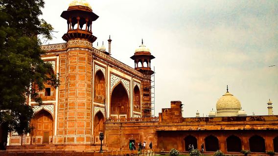 Private Tagestour zum Taj Mahal und Agra Fort mit dem Auto – ohne Anstehen!