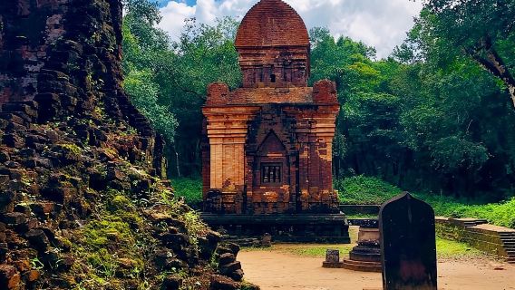 ダナンからミーソン遺跡へのシャトルバス