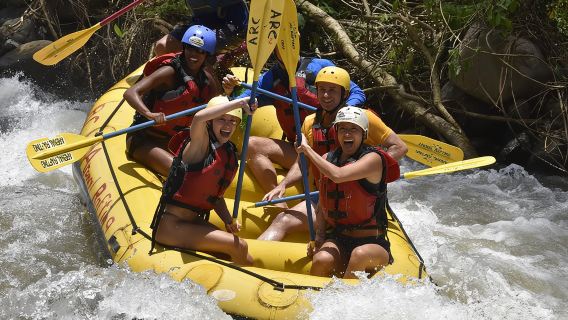 Excursión de rafting de clase III por el río Sarapiquí (tarde)
