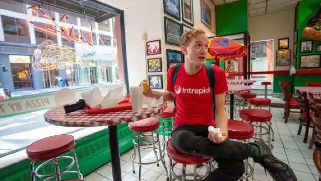 Bite into Chicago: Discover the City’s Most Iconic Food