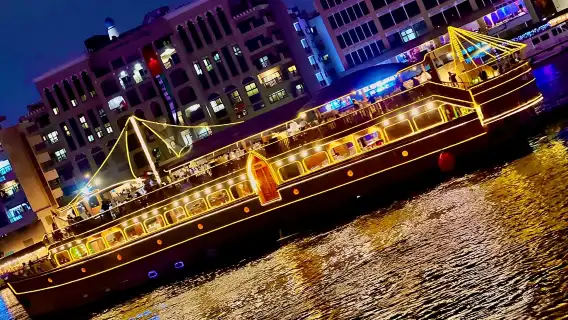 傍晚杜拜水路運河單桅帆船巡遊 (可欣賞哈里發塔景觀)