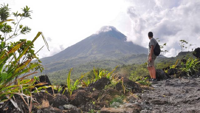 Tur Jembatan Gantung Arenal, Pendakian Gunung Berapi & Pemandian Air Panas dengan Makan Siang