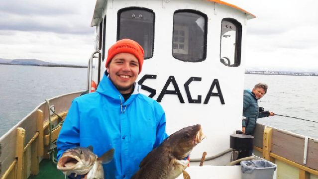 Reykjavik: Pesca Tradizionale in Mare con Banchetto BBQ