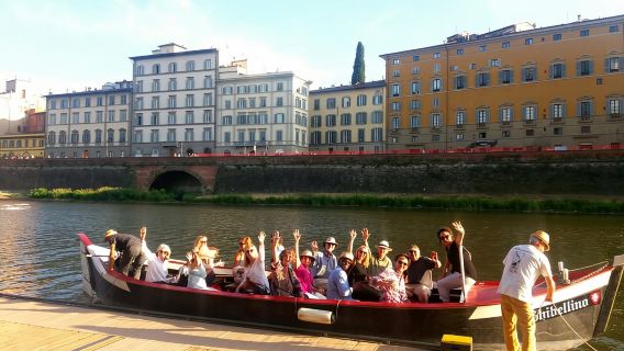 Florence: Guided Gondola Boat Tour with a Glass of Wine