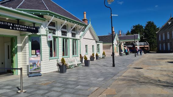 จากอเบอร์ดีน: ทัวร์บัลมอรัลเอสเตทและรอยัลดีไซด์