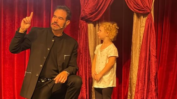 Branson: Pertunjukan Makan Malam Sulap Komedi Kabaret