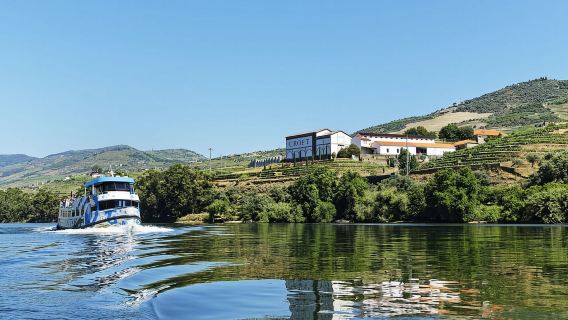 Ab Porto: Weinprobe mit Mittagessen auf einem Bauernhof und Bootsfahrt
