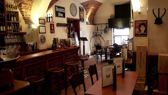 Wine tasting experience in Milan city centre