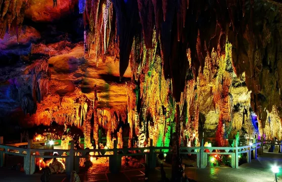 湖南婁底湄江國家地質公園+梅山龍宮一日遊中英文服務不含門票