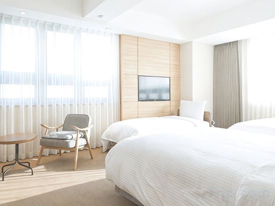 Acube Hotel Room Type - Family Triple Queen (1 Double + 1 Queen + 1 Single) City View