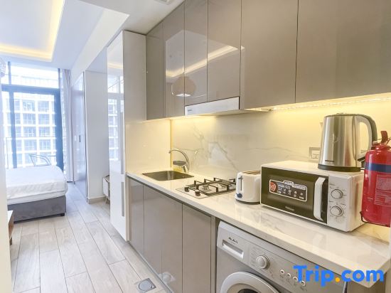 Netflix and Wi-Fi Studio Pool, Gym & City Views