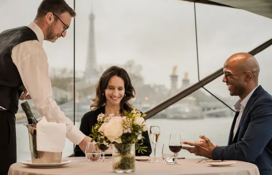 巴黎塞納河 Bateaux Mouches 晚餐巡遊