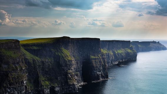 12:00 Tham quan Vách đá Moher