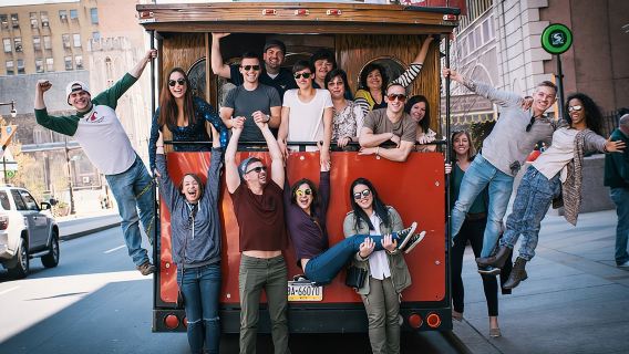 Chuyến tham quan bằng xe điện BYOB vui nhộn mang tính lịch sử ở Philadelphia