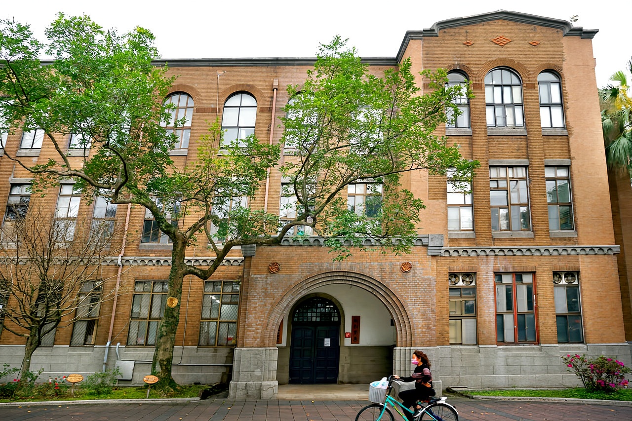 ทัวร์หนึ่งวัน เส้นทางชมวิววิชาการ มหาวิทยาลัยแห่งชาติไต้หวัน + มหาวิทยาลัยแห่งชาติเฉิงจือ + กระเช้