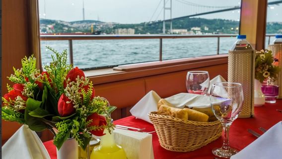 Du thuyền ăn tối trên eo biển Bosphorus và biểu diễn đêm Thổ Nhĩ Kỳ