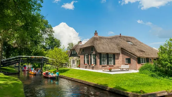 Excursión a Giethoorn desde Ámsterdam, Países Bajos - Opción de crucero (incluye tabla de quesos y comentarios en directo)