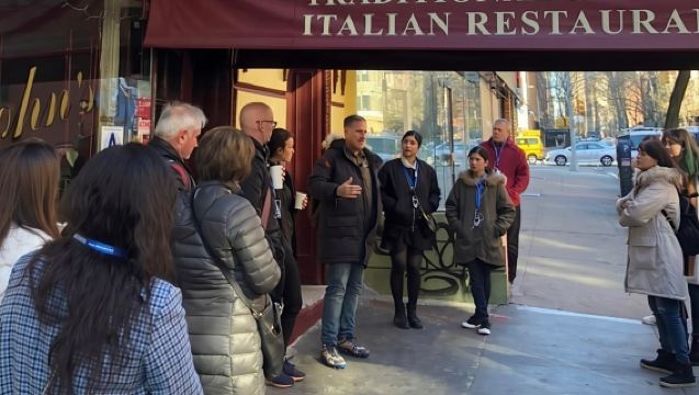 Jenayah Sebenar NYC: Jalan-jalan Mafia bersama Bekas Detektif NYPD dan Makanan Tempatan