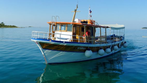 Rovinj: Sunset Cruise with Swim Stop, Drinks, and Fruits