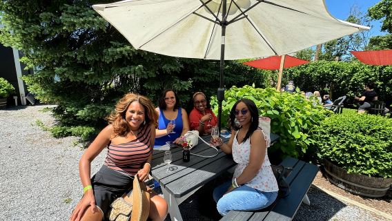 NYC: Tur Mencicipi Anggur dengan Pemandu Sommelier Long Island