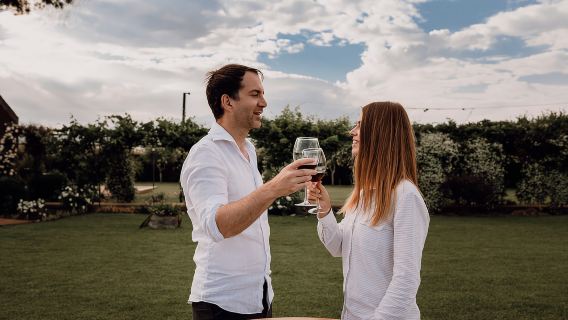 Cantina urbana dell'Etna, passeggiata nei vigneti e cena degustazione al tramonto