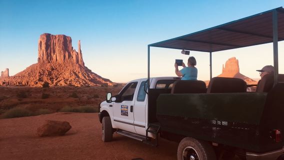 Tur Sehari Penuh Monument Valley dan Mystery Valley