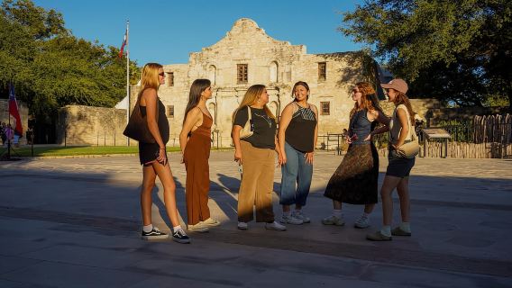 Tur Kelompok Kecil San Antonio dengan Pelayaran & Menara Amerika