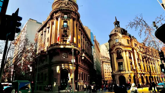 Tour giornaliero di mezza giornata a Santiago del Cile con guida, trasferimento dall'hotel, snack locali e trasporto